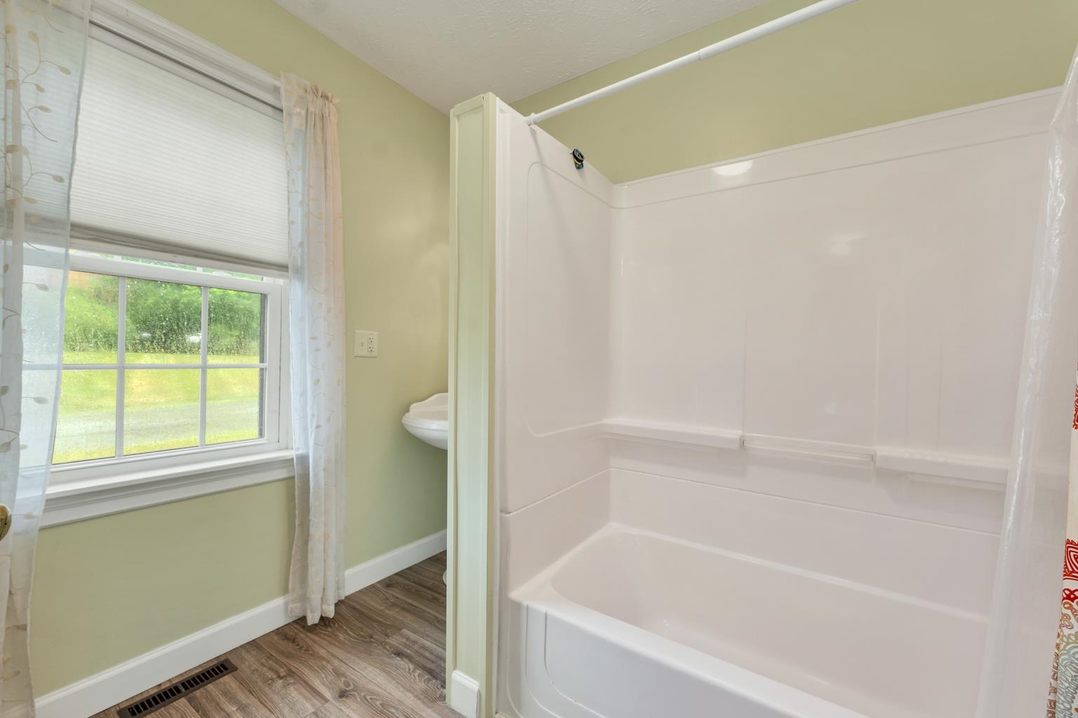 240 Franklin Street Unit: 28