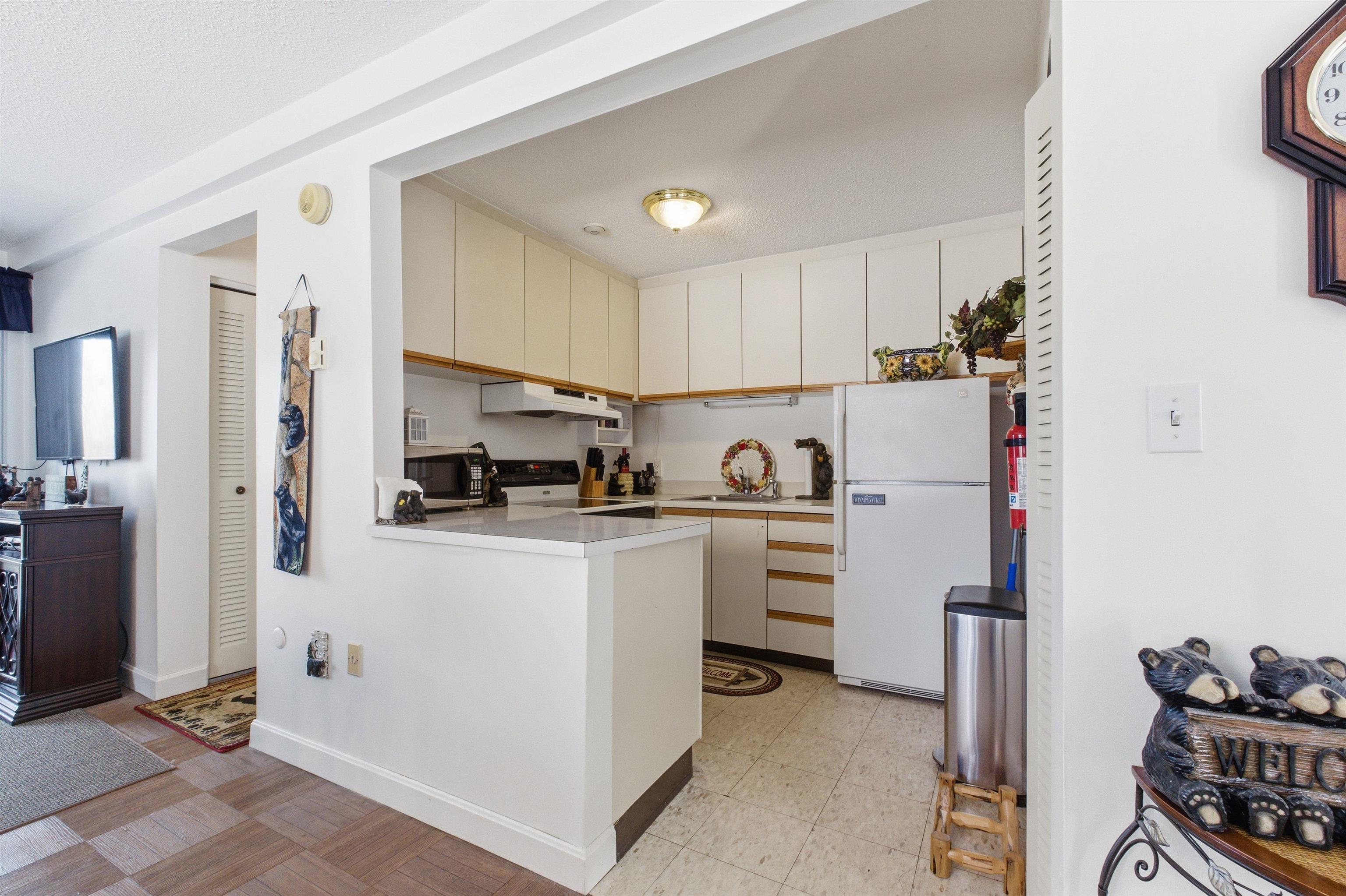 75 Treetop Circle Unit: 21