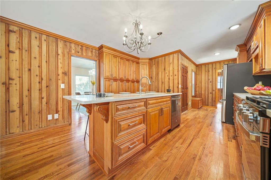 719 Lynn Valley Road SW