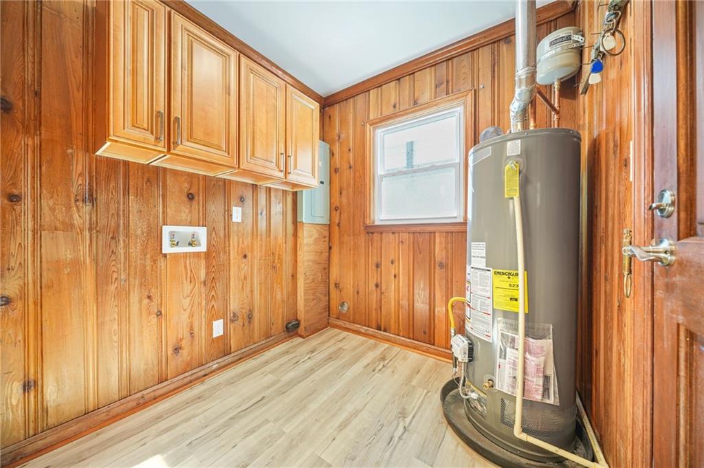 719 Lynn Valley Road SW