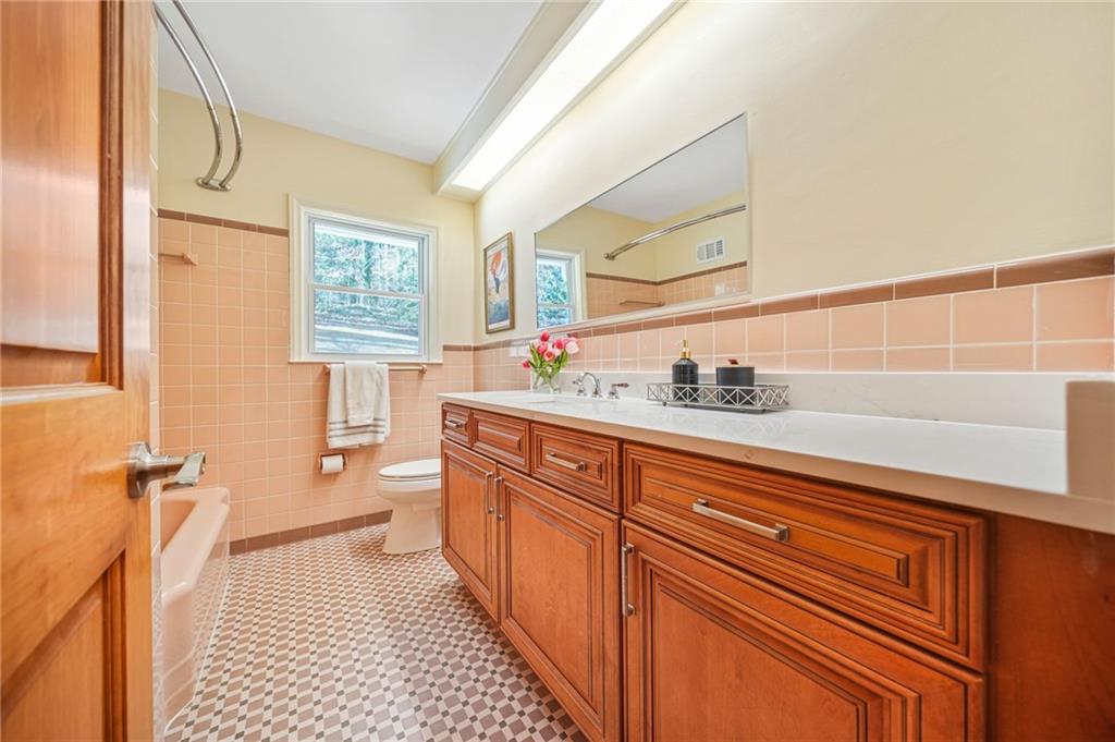 719 Lynn Valley Road SW