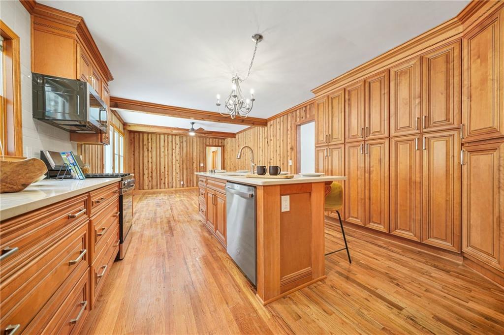 719 Lynn Valley Road SW