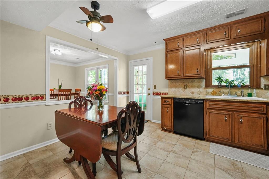 825 Meadowsong Circle