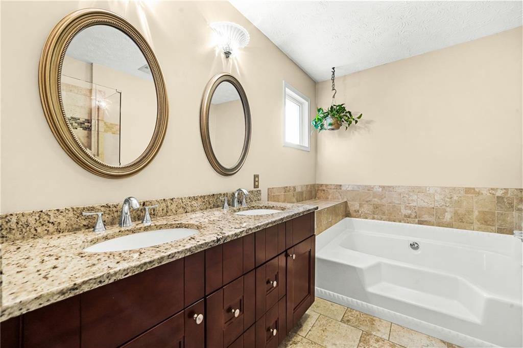 825 Meadowsong Circle