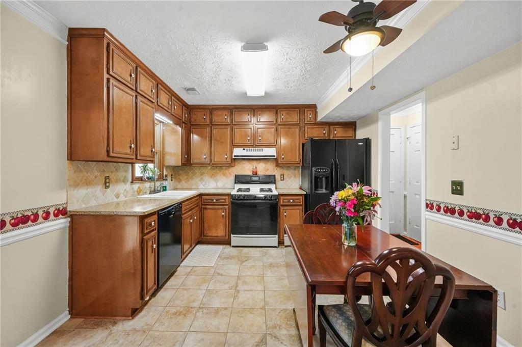 825 Meadowsong Circle
