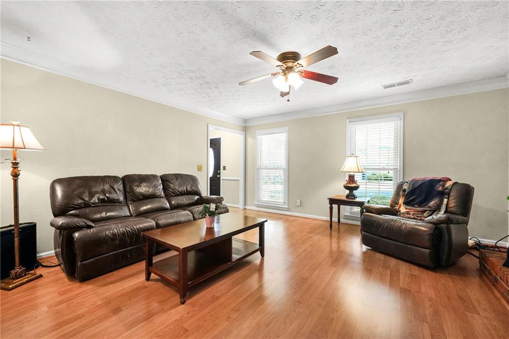 825 Meadowsong Circle