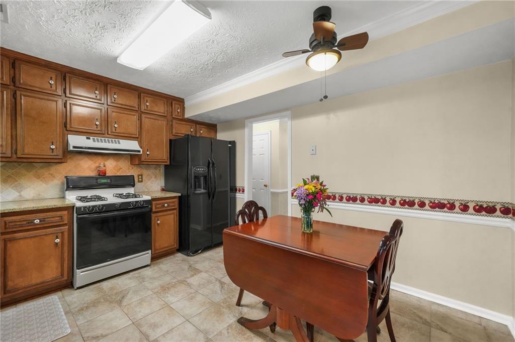825 Meadowsong Circle
