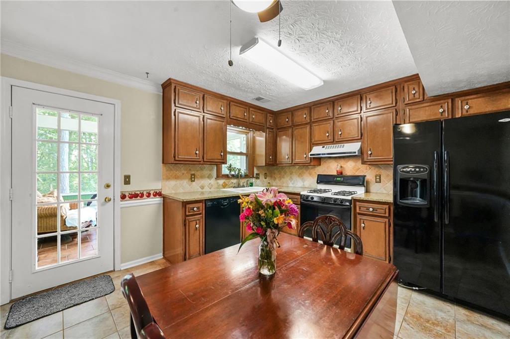 825 Meadowsong Circle