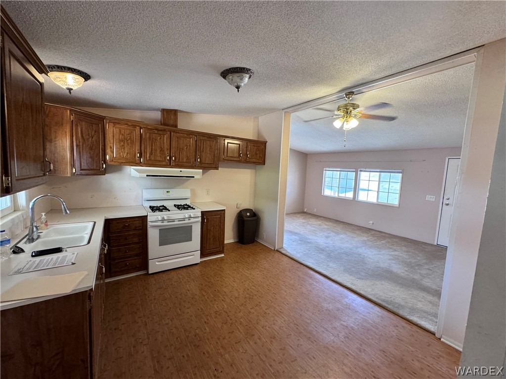 2066 E El Rodeo Road 44