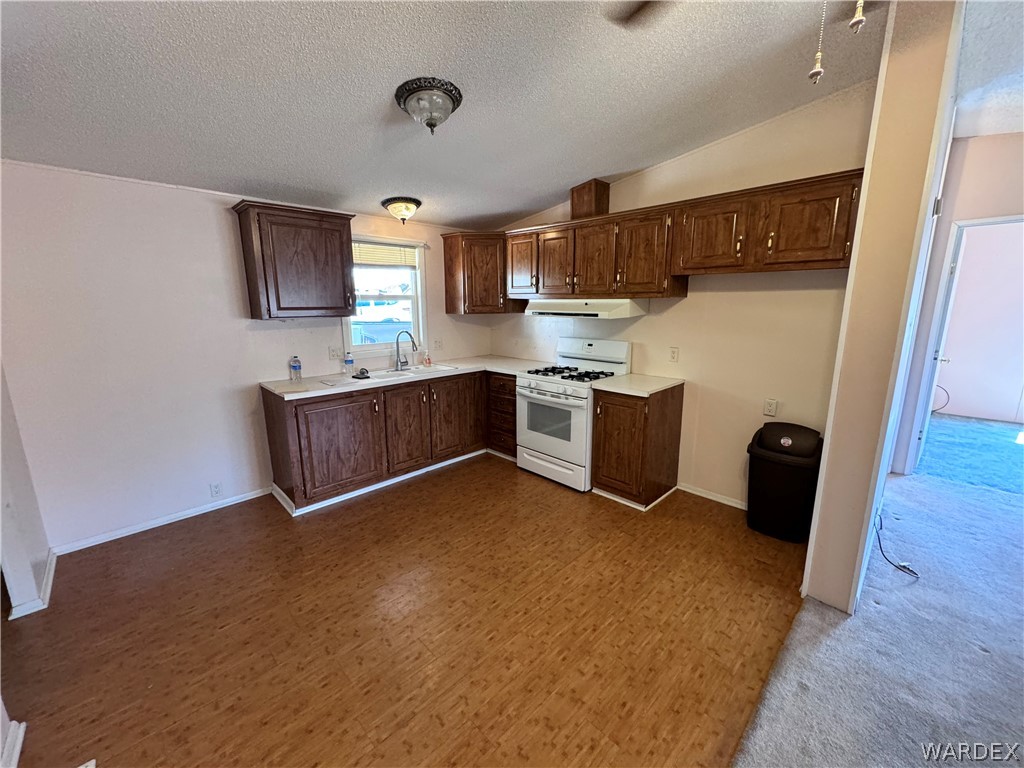 2066 E El Rodeo Road 44