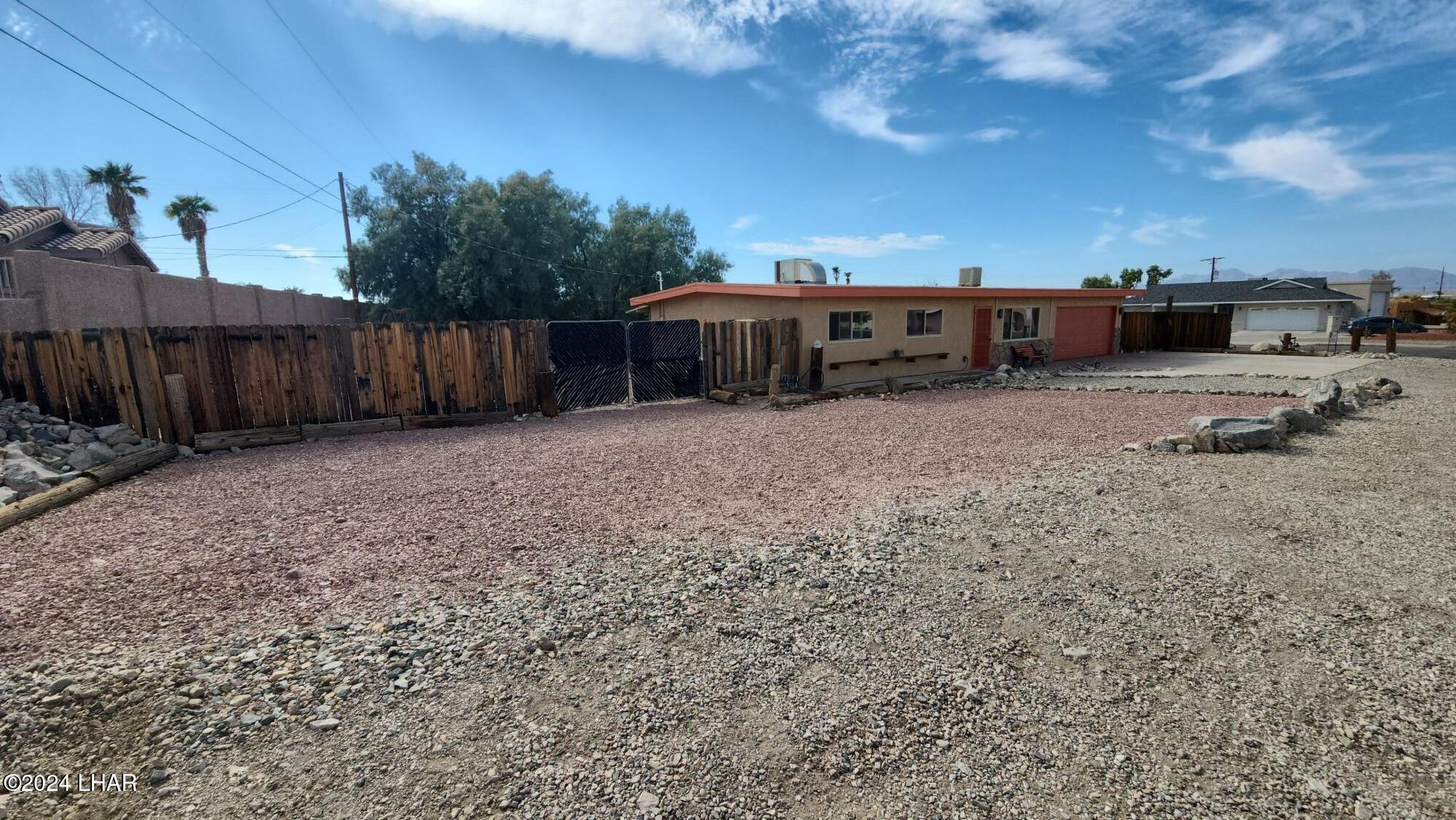 112 Sunray Dr