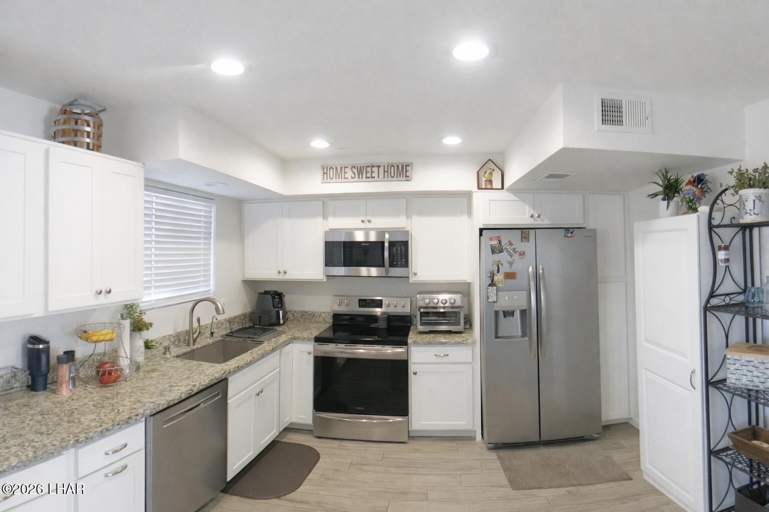 2589 Inverness Dr