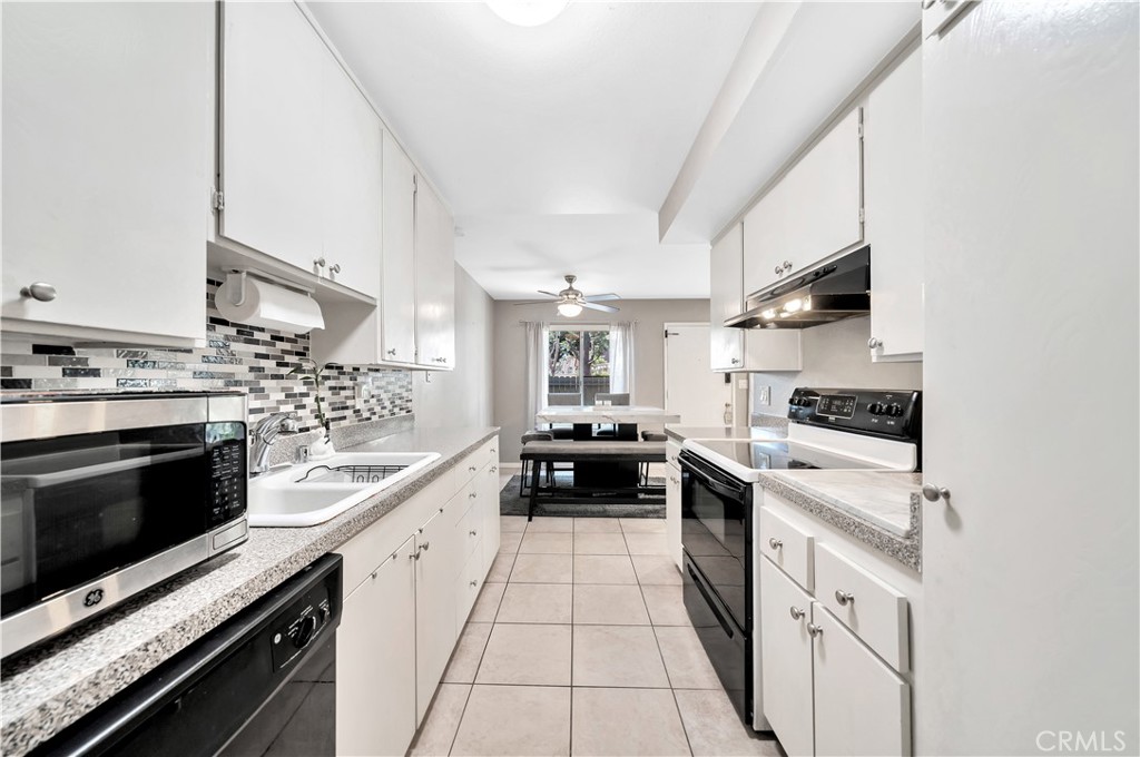 2817 E Jackson Avenue Unit: B