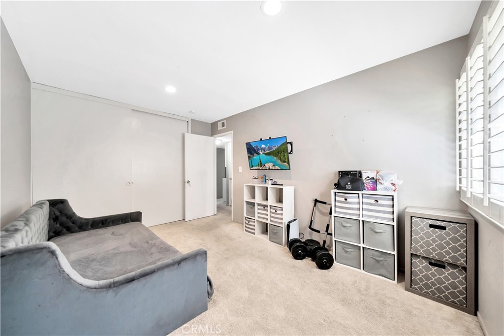 2817 E Jackson Avenue Unit: B