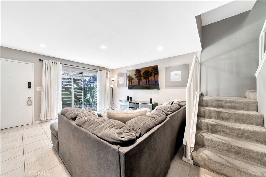 2817 E Jackson Avenue Unit: B
