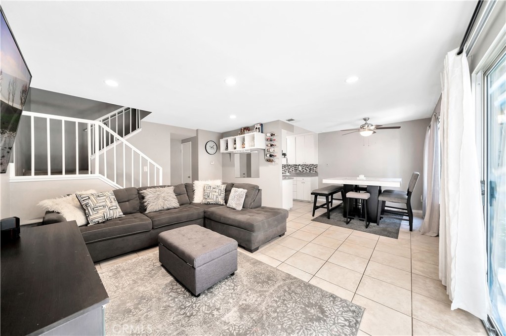 2817 E Jackson Avenue Unit: B