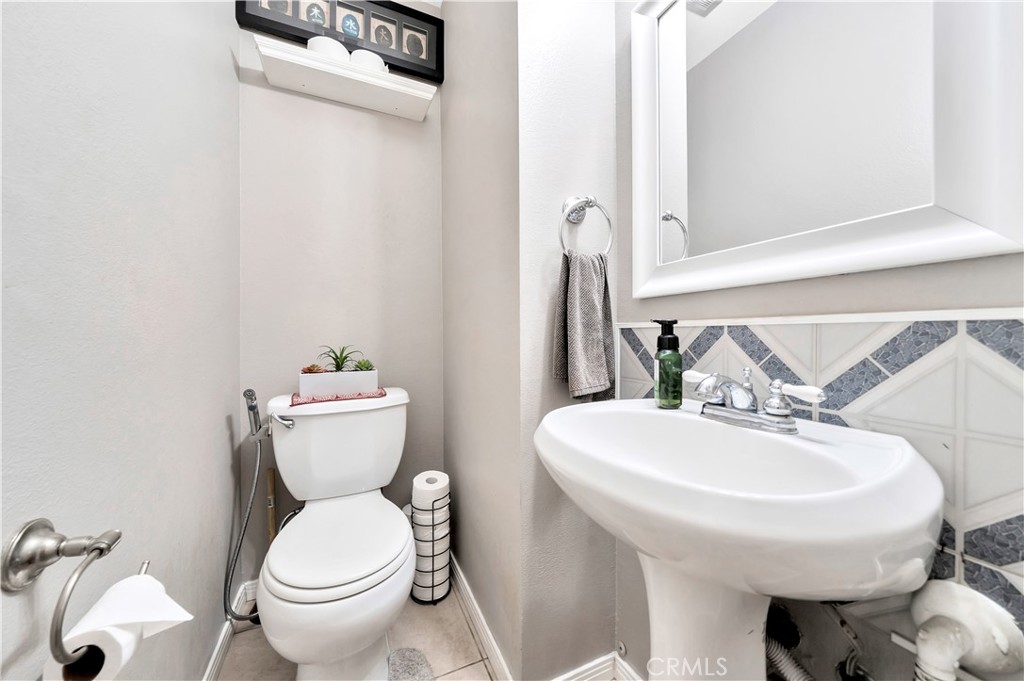 2817 E Jackson Avenue Unit: B