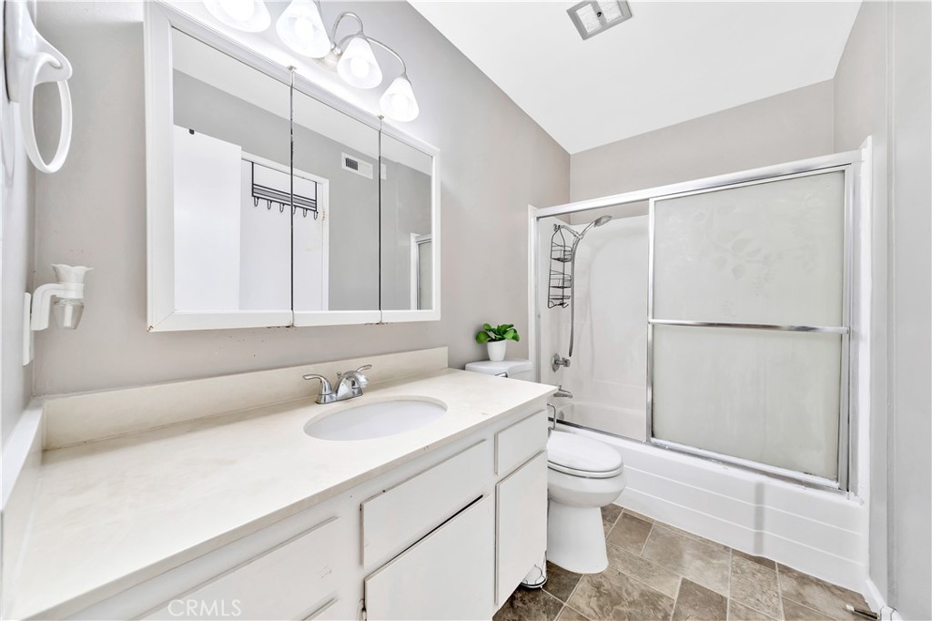 2817 E Jackson Avenue Unit: B