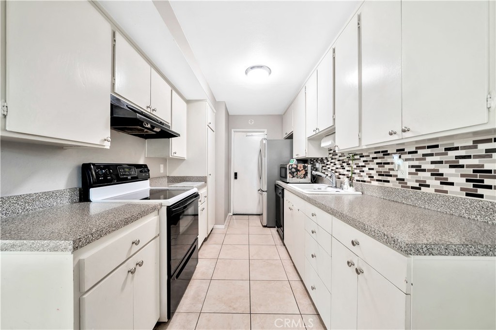 2817 E Jackson Avenue Unit: B