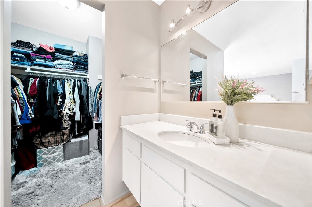 2817 E Jackson Avenue Unit: B