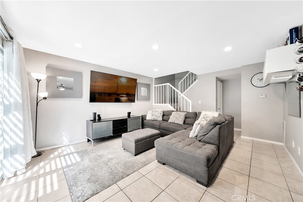 2817 E Jackson Avenue Unit: B