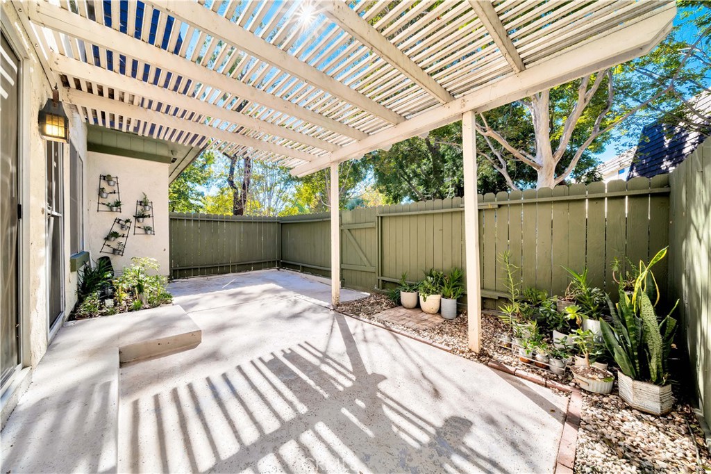 2817 E Jackson Avenue Unit: B