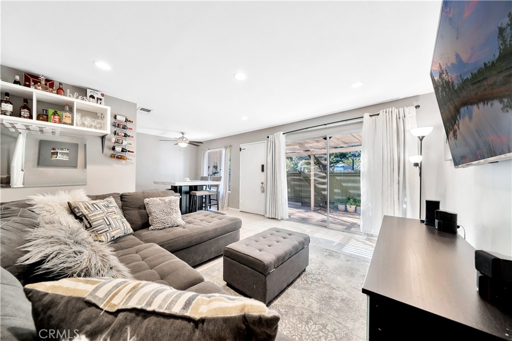 2817 E Jackson Avenue Unit: B