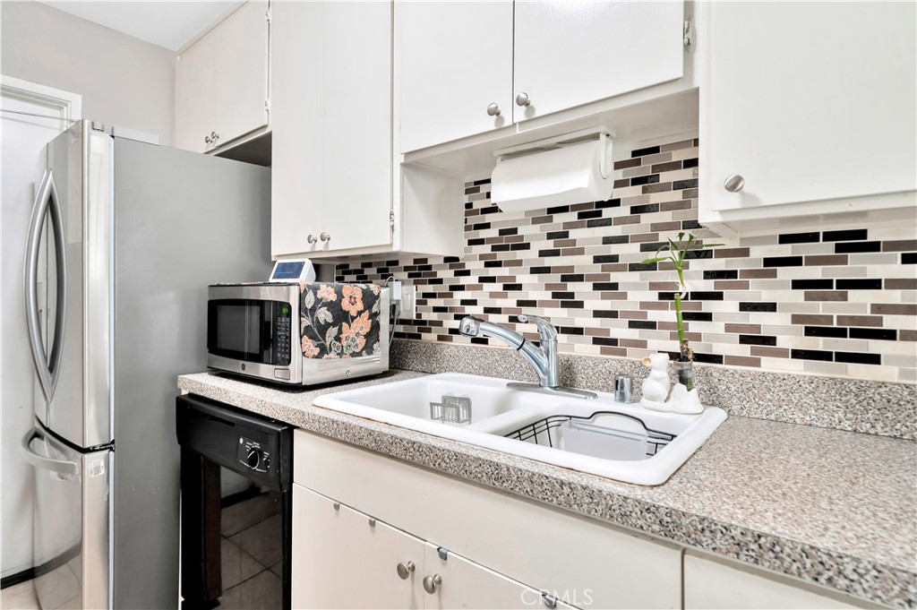 2817 E Jackson Avenue Unit: B