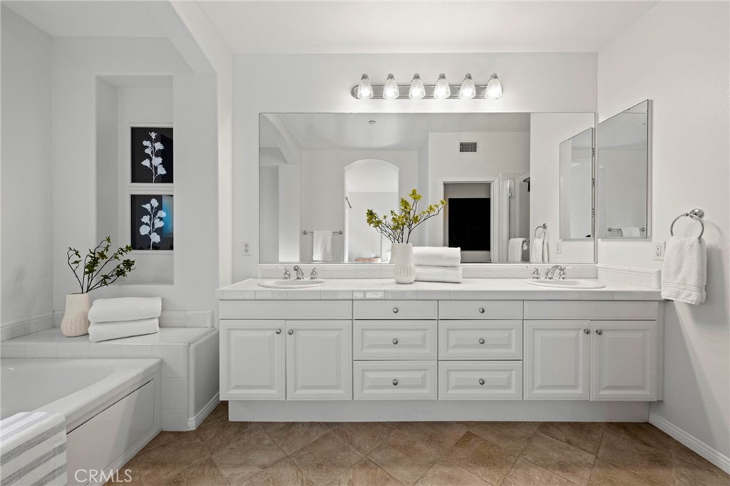 6262 Seabourne Drive Unit: 52