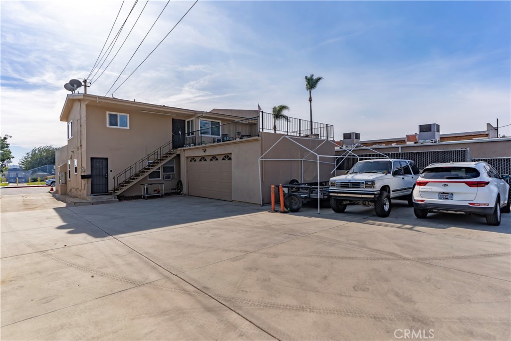 717 E La Habra Boulevard