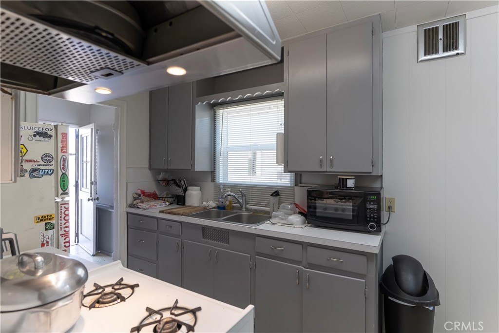 717 E La Habra Boulevard