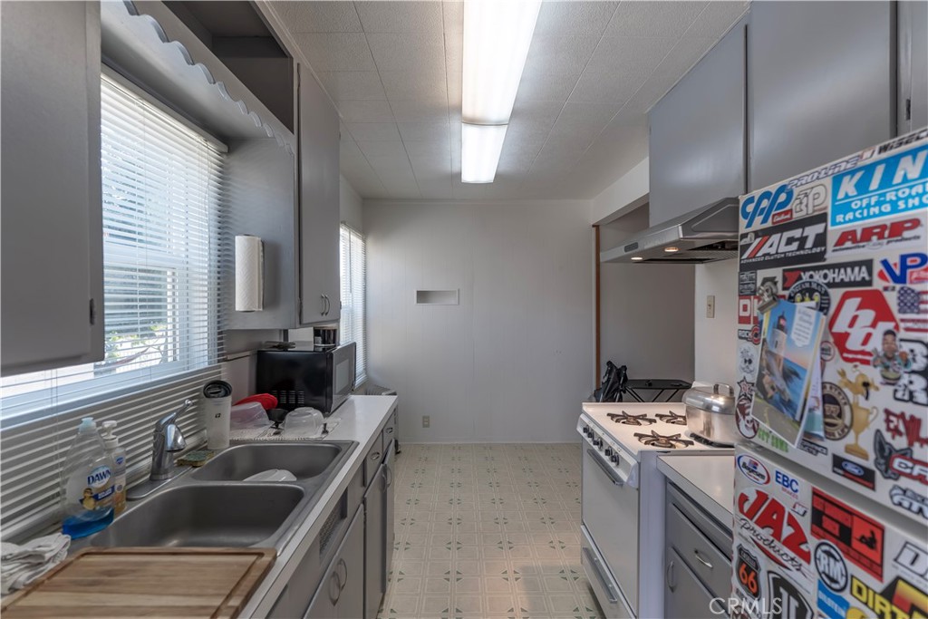 717 E La Habra Boulevard