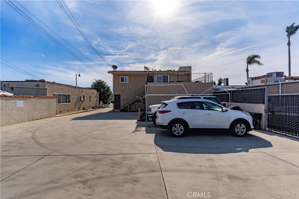 717 E La Habra Boulevard