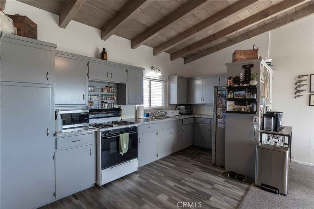 717 E La Habra Boulevard