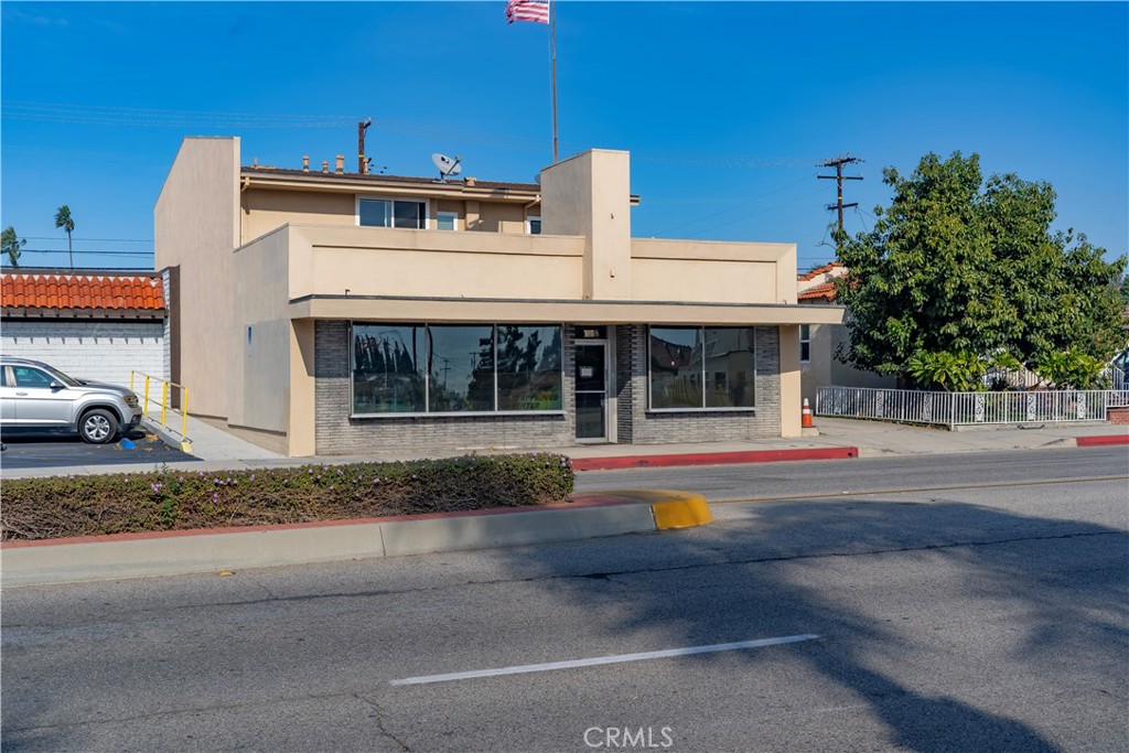 717 E La Habra Boulevard