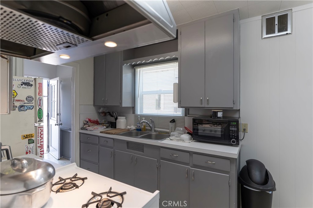 717 E La Habra Boulevard