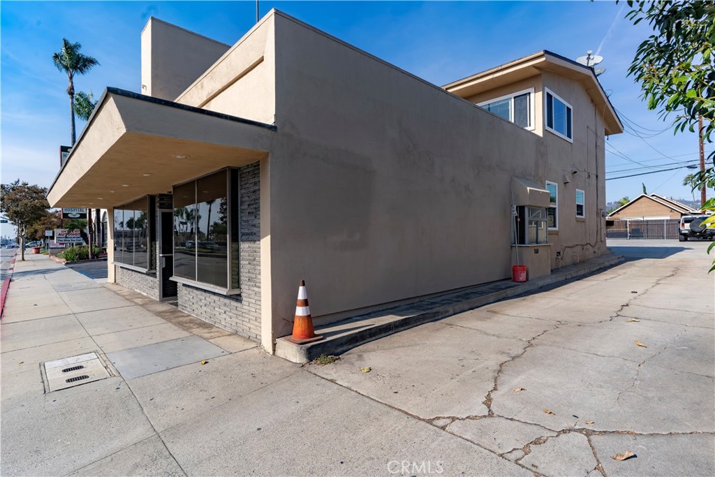 717 E La Habra Boulevard