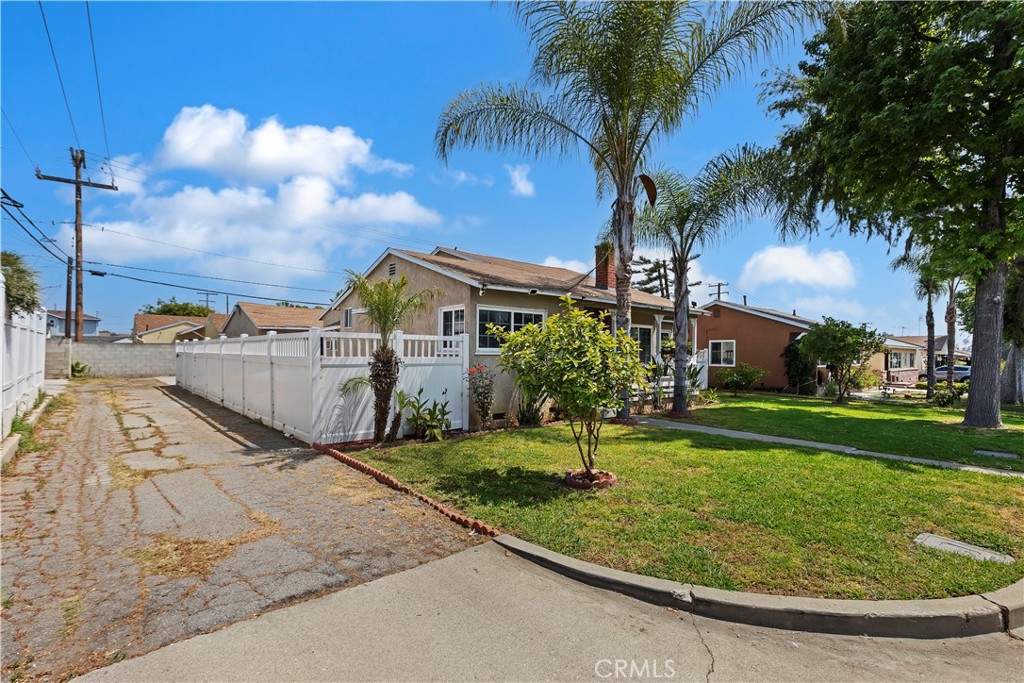 5752 Lockheed Avenue