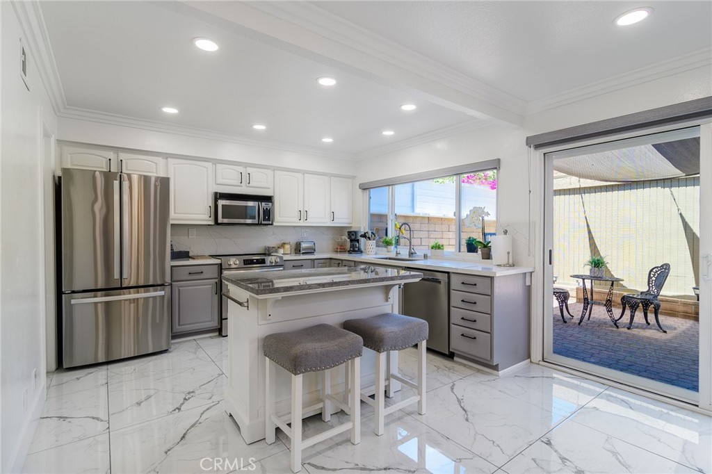 10390 Truckee River Court