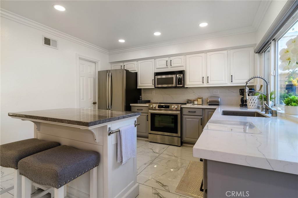 10390 Truckee River Court