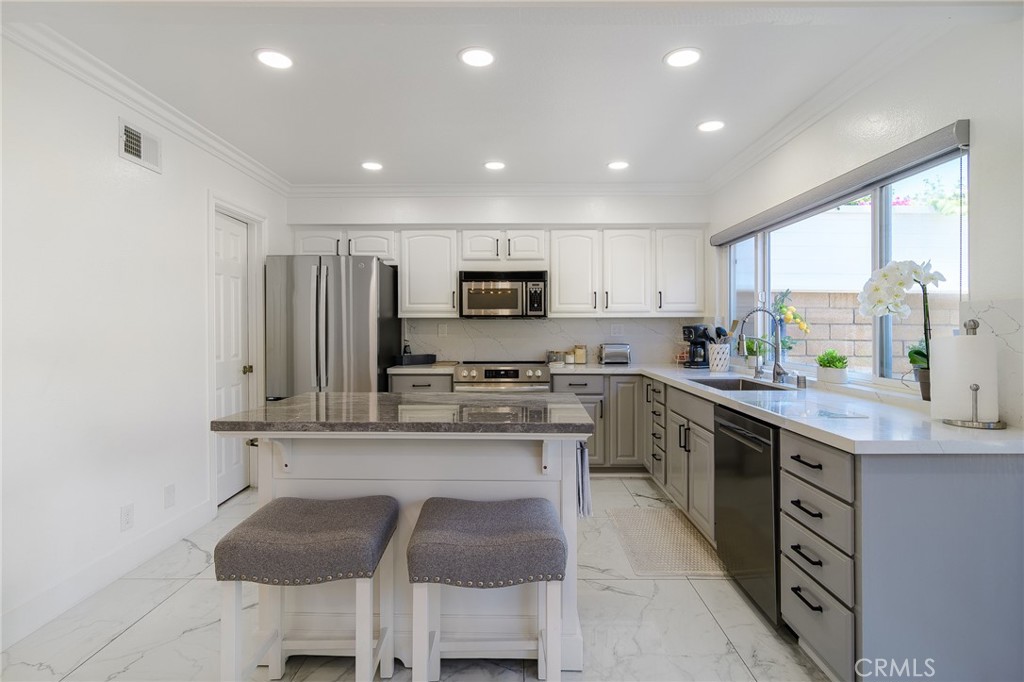 10390 Truckee River Court