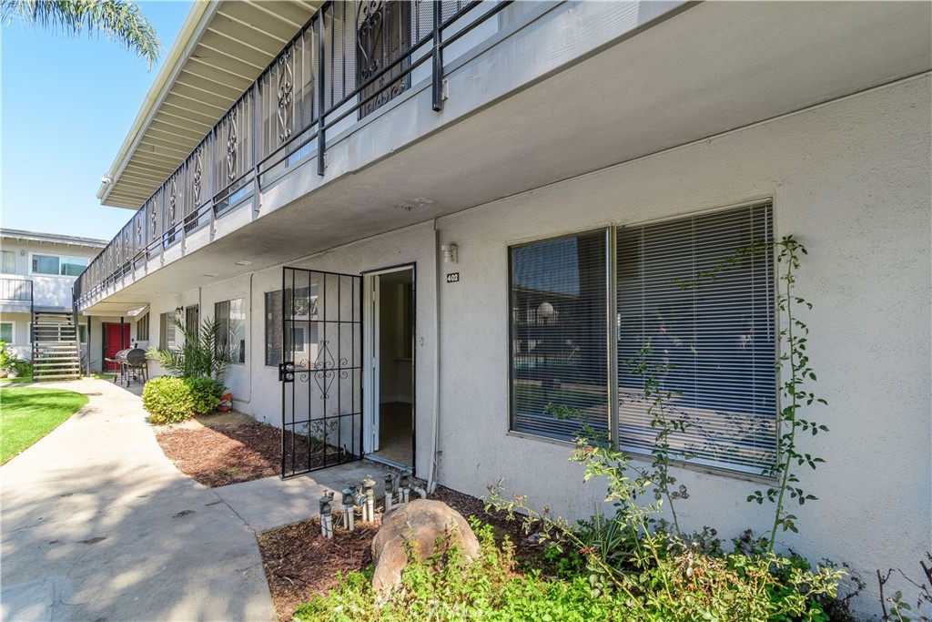 5530 Ackerfield Avenue 402