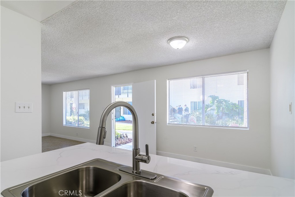 5530 Ackerfield Avenue 402