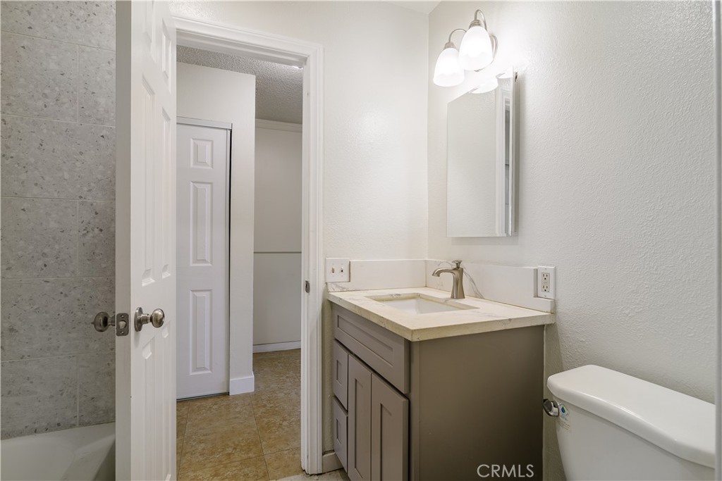 5530 Ackerfield Avenue 402