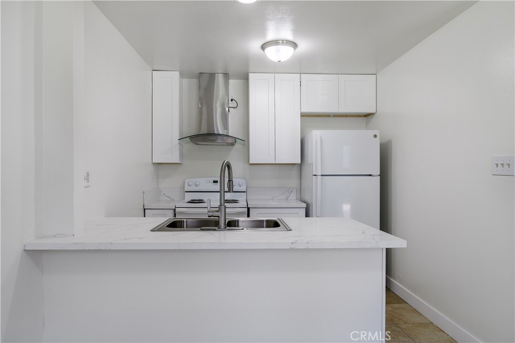 5530 Ackerfield Avenue 402