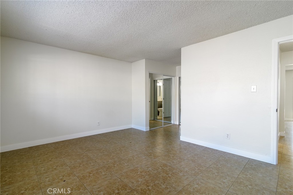 5530 Ackerfield Avenue 402