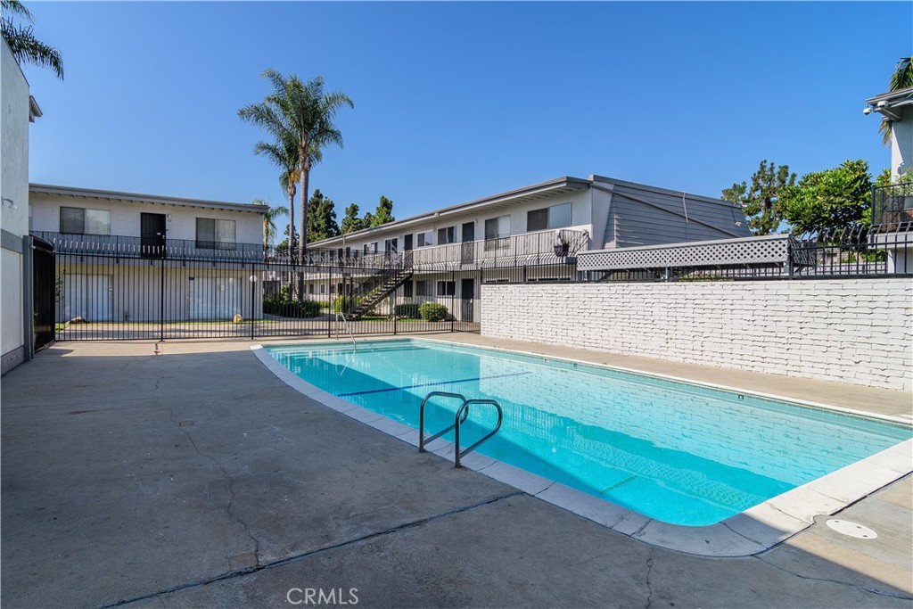 5530 Ackerfield Avenue 402