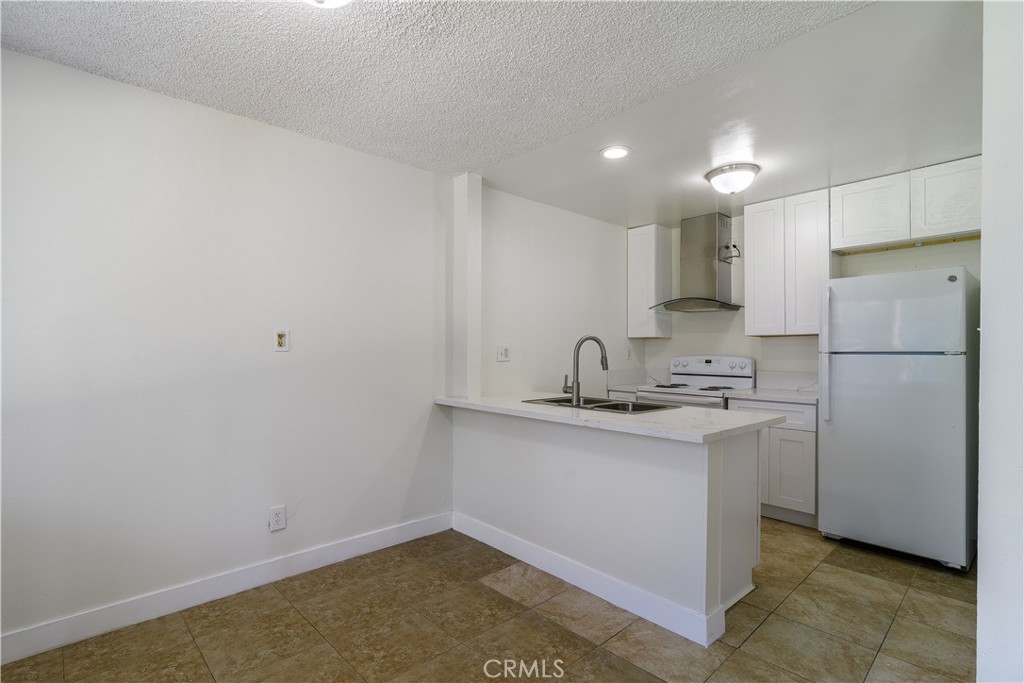 5530 Ackerfield Avenue 402