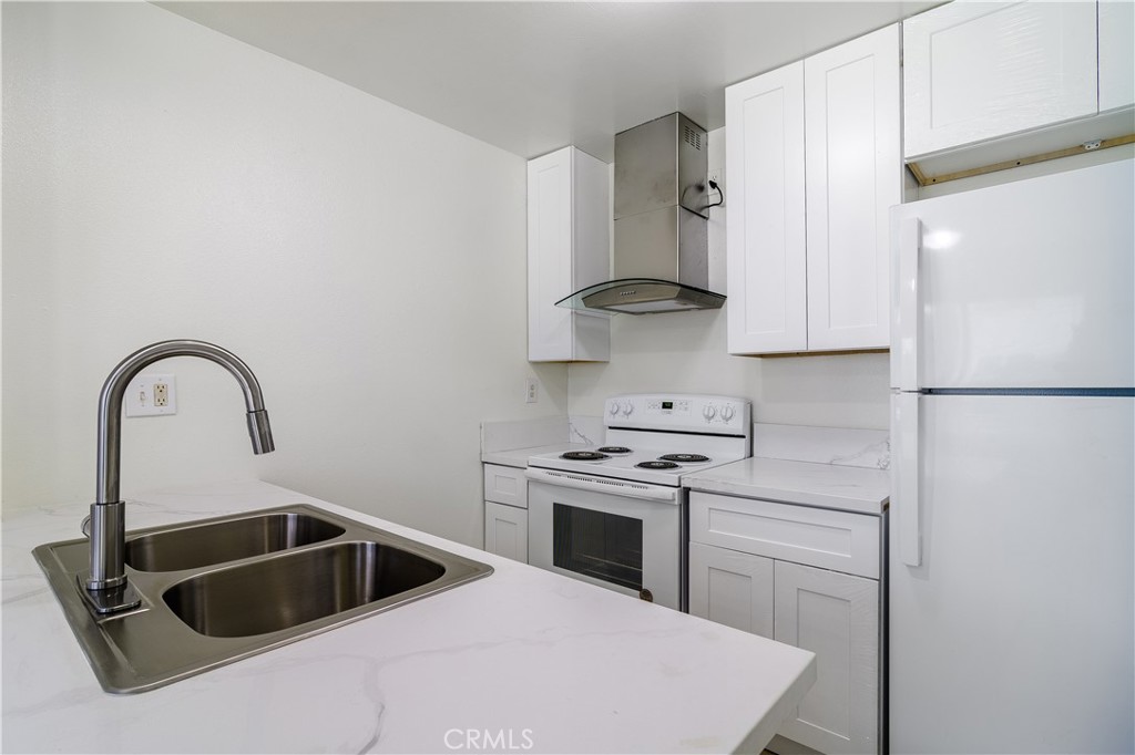 5530 Ackerfield Avenue 402