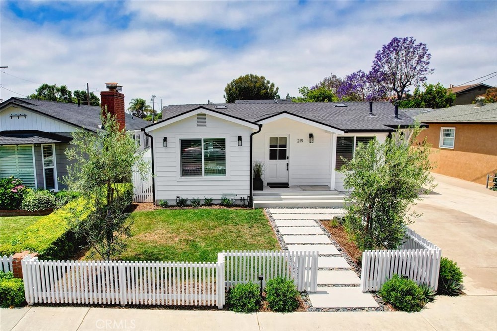 219 Santa Isabel Avenue 1/2